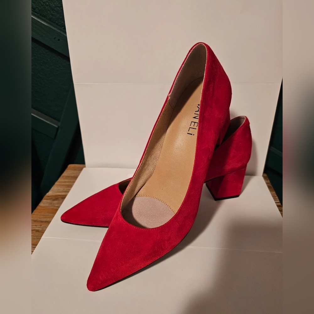 Red Pumps